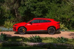 Lamborghini Urus Shiny Black Package 2018 года  (NA)